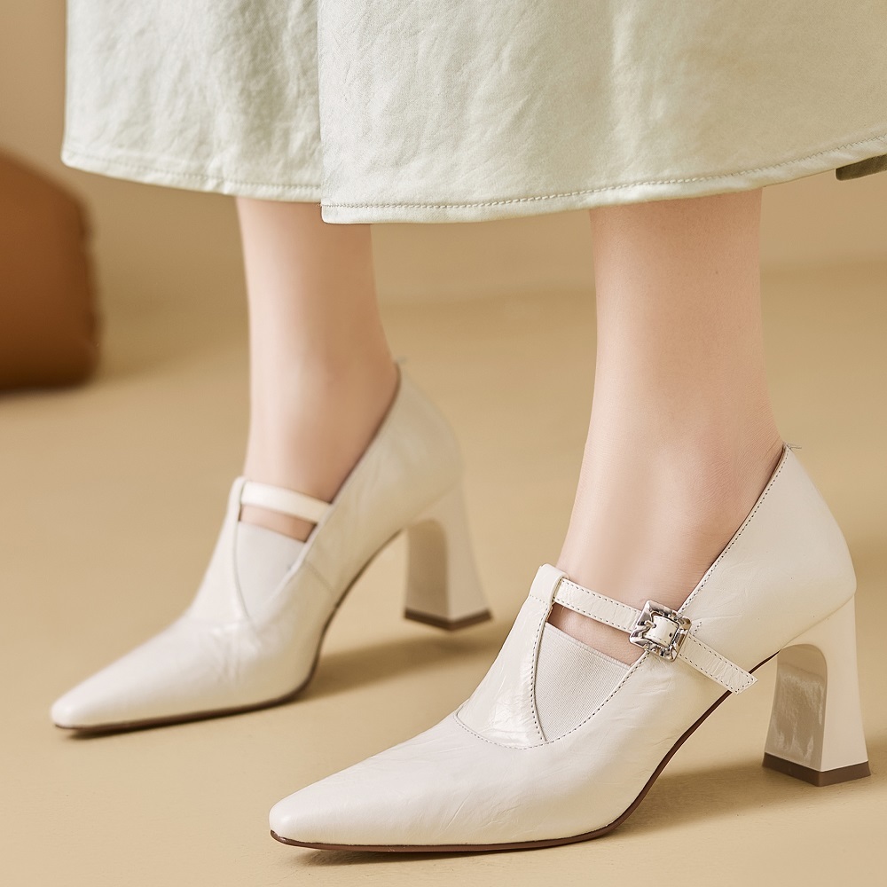 Women's New Spring Pointed Toe French Elegant Versatile Pumps Retro One-Button Cut Out Square Heel 7 CM High Heels Slim-Fit Pumps 60320