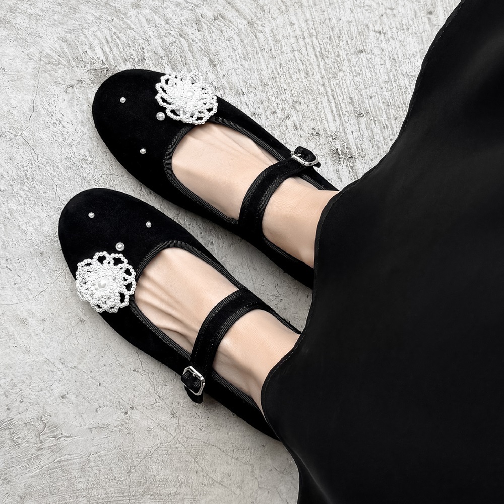 Women's Spring Summer Suede Leather 2 CM Low Block Heel 3D Pearl Flower Shallow Mouth Single Shoes Elegant Sweet Buckle Strap Versatile Flats 60525