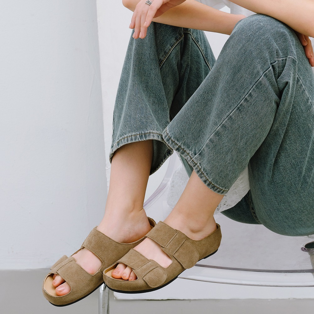 Women's Genuine Leather Solid Color Cut Out Retro Soft Sole Sandals 2.5 CM Thick Sole Casual Vacation Daily Comfortable Shoes 60527