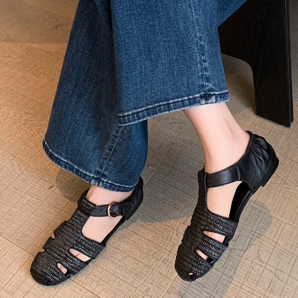French Retro Cut Out Woven Gladiator Buckle Belt Genuine Leather Pleated Flat Closed Toe Sandals Women Summer Comfort Casual Versatile Shoes 60530