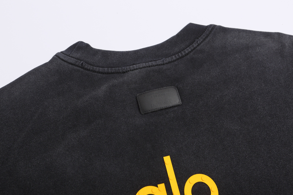 Even a single classic short-sleeved shirt is sold at wholesale price.