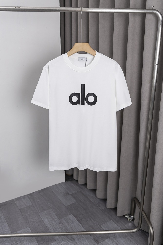 Black and White Short-Sleeve Tees, Cross-Border Exclusive. Wholesale Prices, Even for Single Pieces.