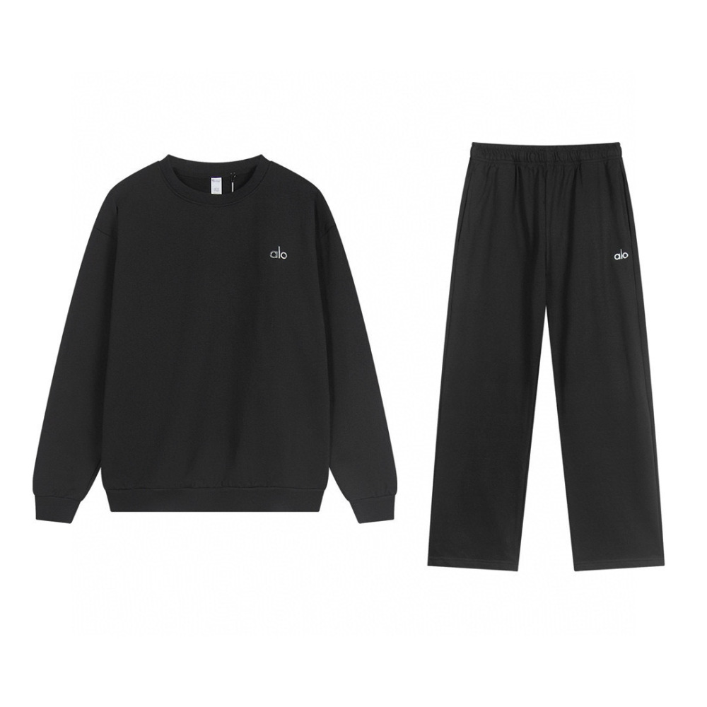 The hooded sweatshirt comes in five colors and is also available at wholesale price.