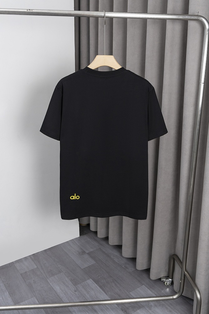 Black and White Short-Sleeve Tees, Cross-Border Exclusive. Wholesale Prices, Even for Single Pieces.
