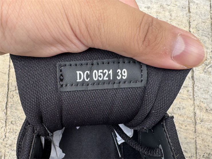 DIOR B30 CD Low Top Mesh Breathable Running Shoes Black White Fashion Sneakers