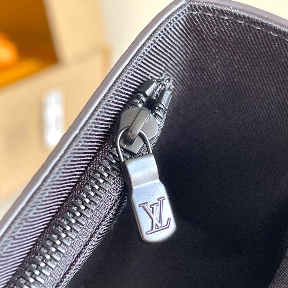 Louis Vuitton Men's Steamer Messenger Bag, Monogram Canvas Luxury Crossbody Shoulder Bag with Adjustable Strap, Brown