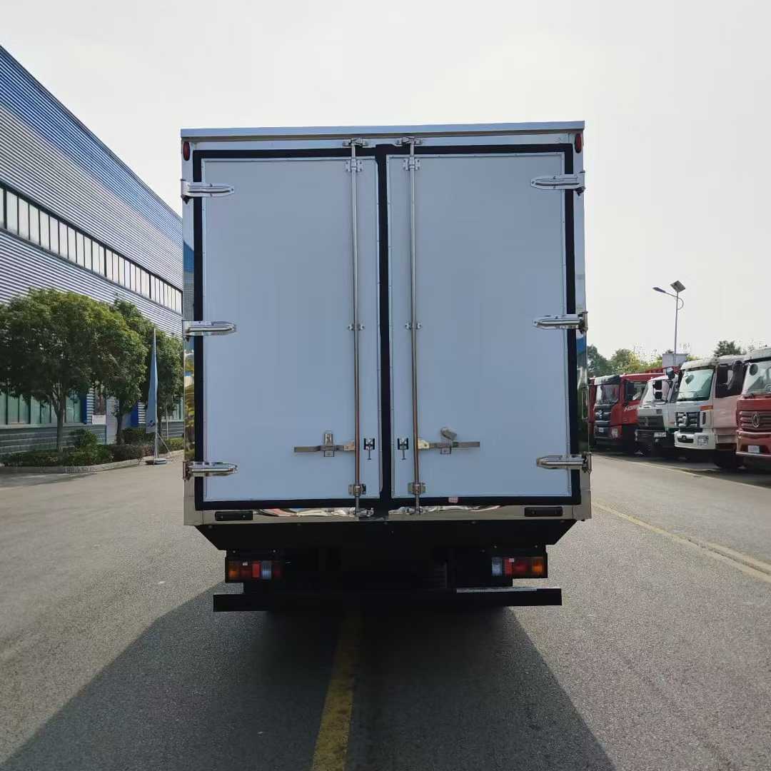 Isuzu KV600 Export Refrigerated Truck