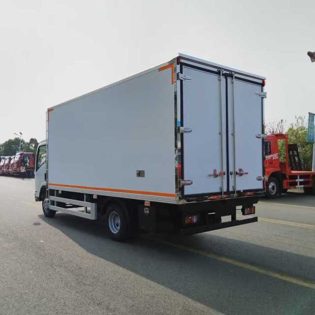 Isuzu KV600 Export Refrigerated Truck