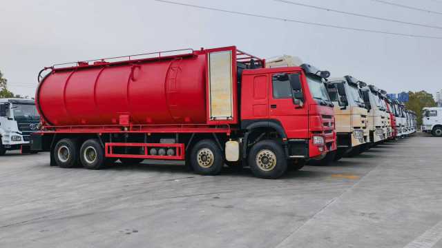 CNHTC HOWO 8×4 Sewage Suction and Cleaning Truck