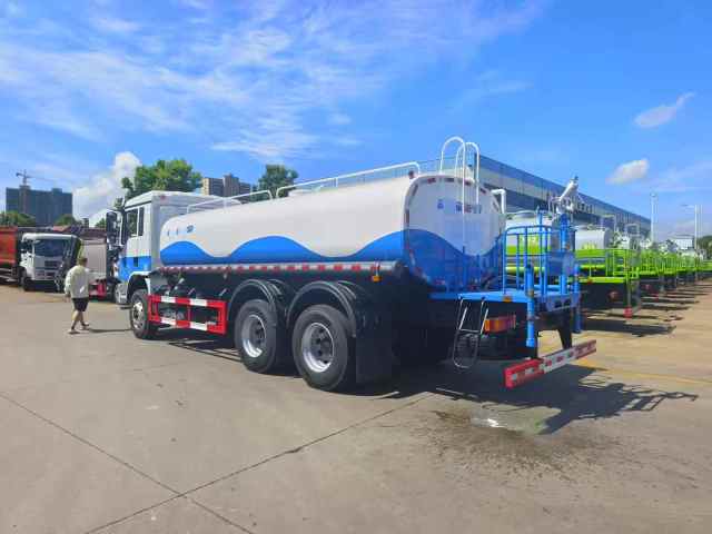 SHACMAN L3000 6×4 Export Water Sprinkler Truck