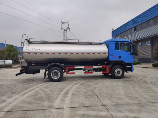 Sinotruk Howo TX5 Milk Transport Vehicle