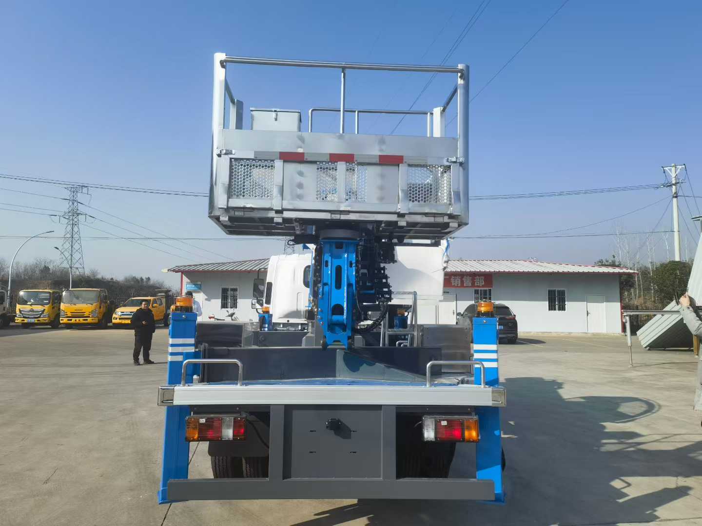 Isuzu 30-Metre Aerial Work Vehicle