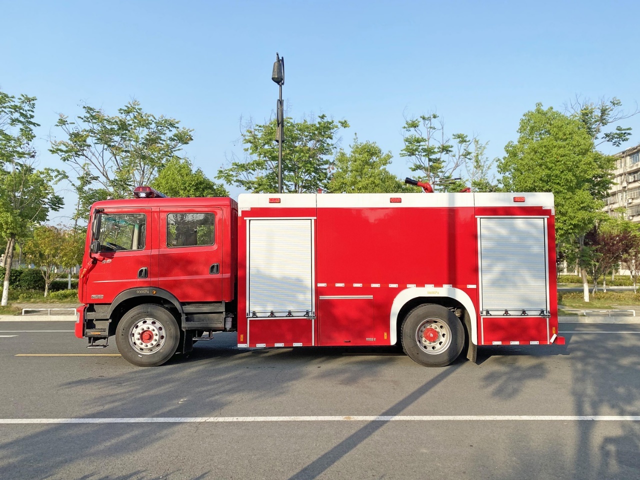Dongfeng D9 Dolika Six-Ton Foam Fire Engine