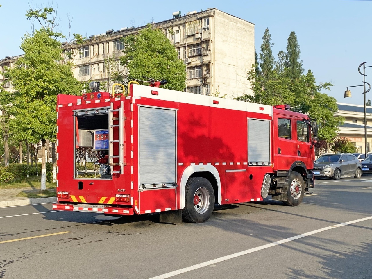 Dongfeng D9 Dolika Six-Ton Foam Fire Engine