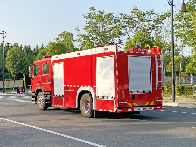 Dongfeng D9 Dolika Six-Ton Foam Fire Engine