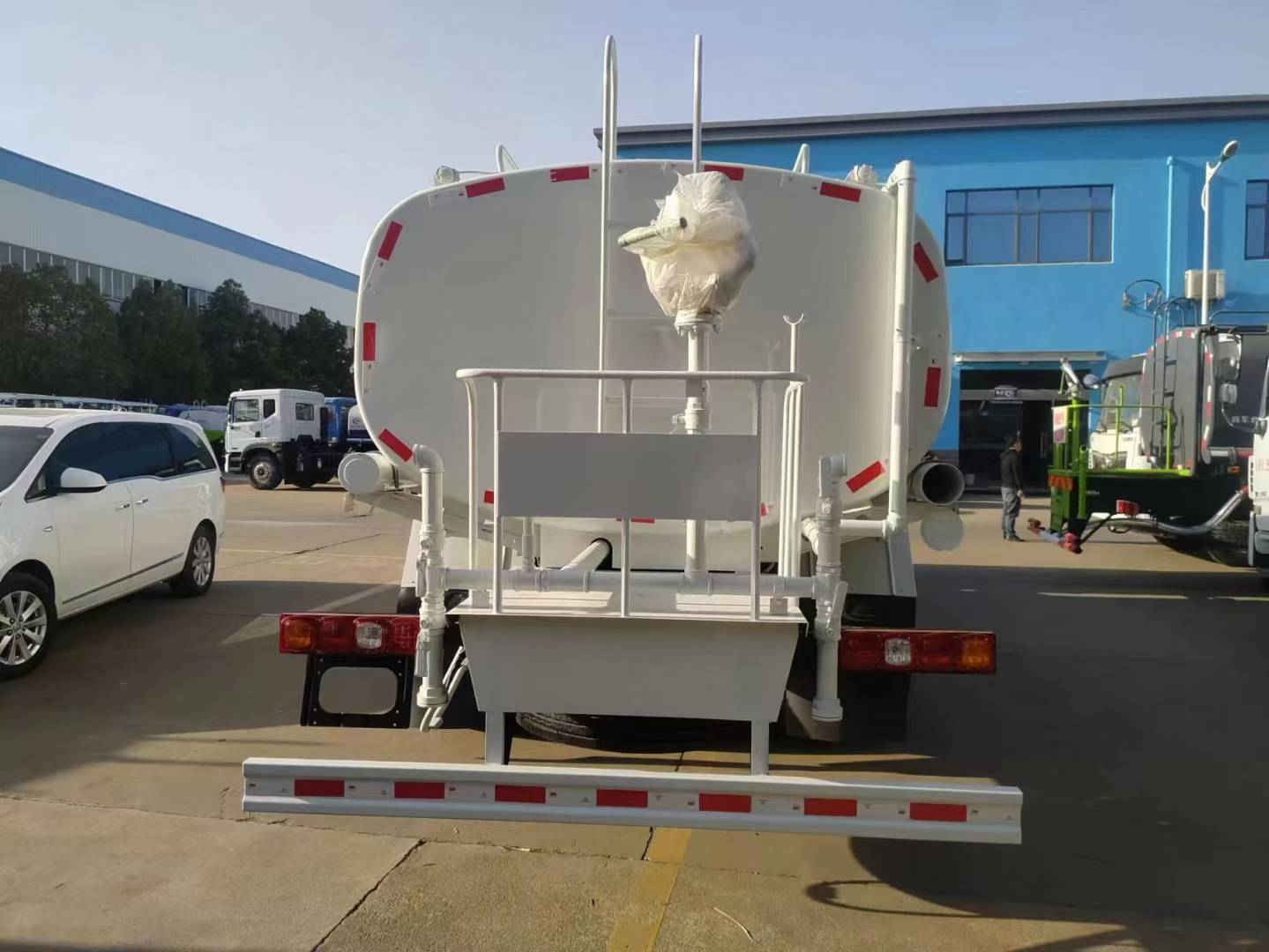 SHACMAN L3000 6×4 Export Water Sprinkler Truck