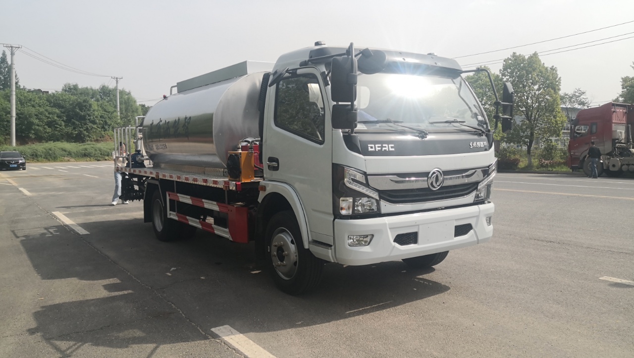 6-cubic meter Asphalt Sprayer Truck