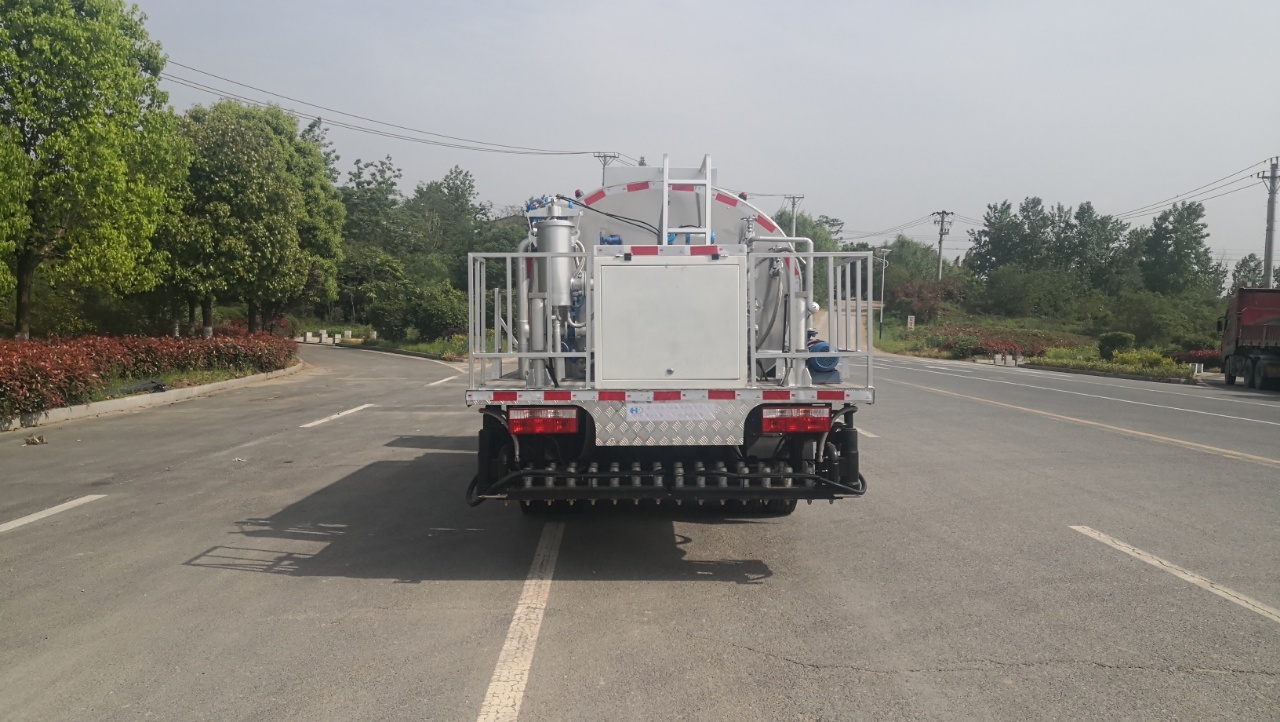6-cubic meter Asphalt Sprayer Truck