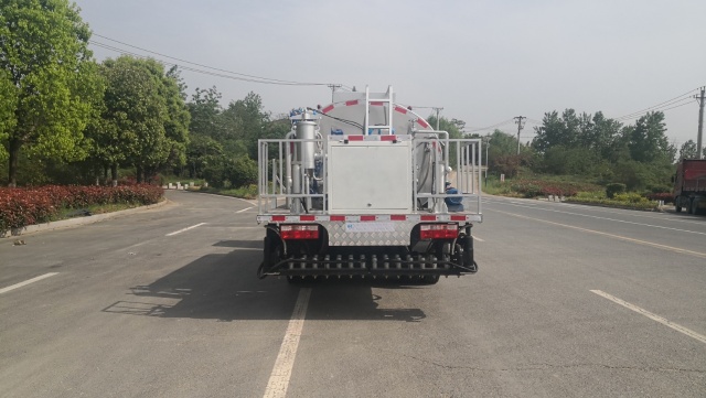 6-cubic meter Asphalt Sprayer Truck