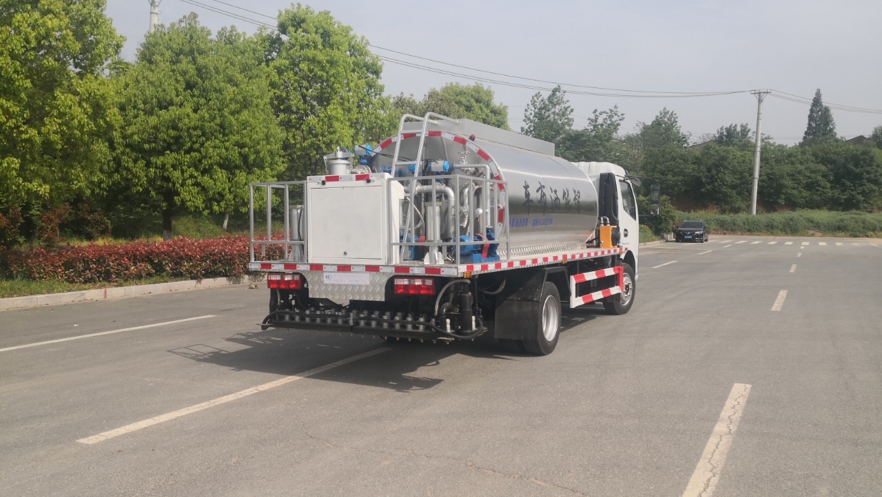 6-cubic meter Asphalt Sprayer Truck