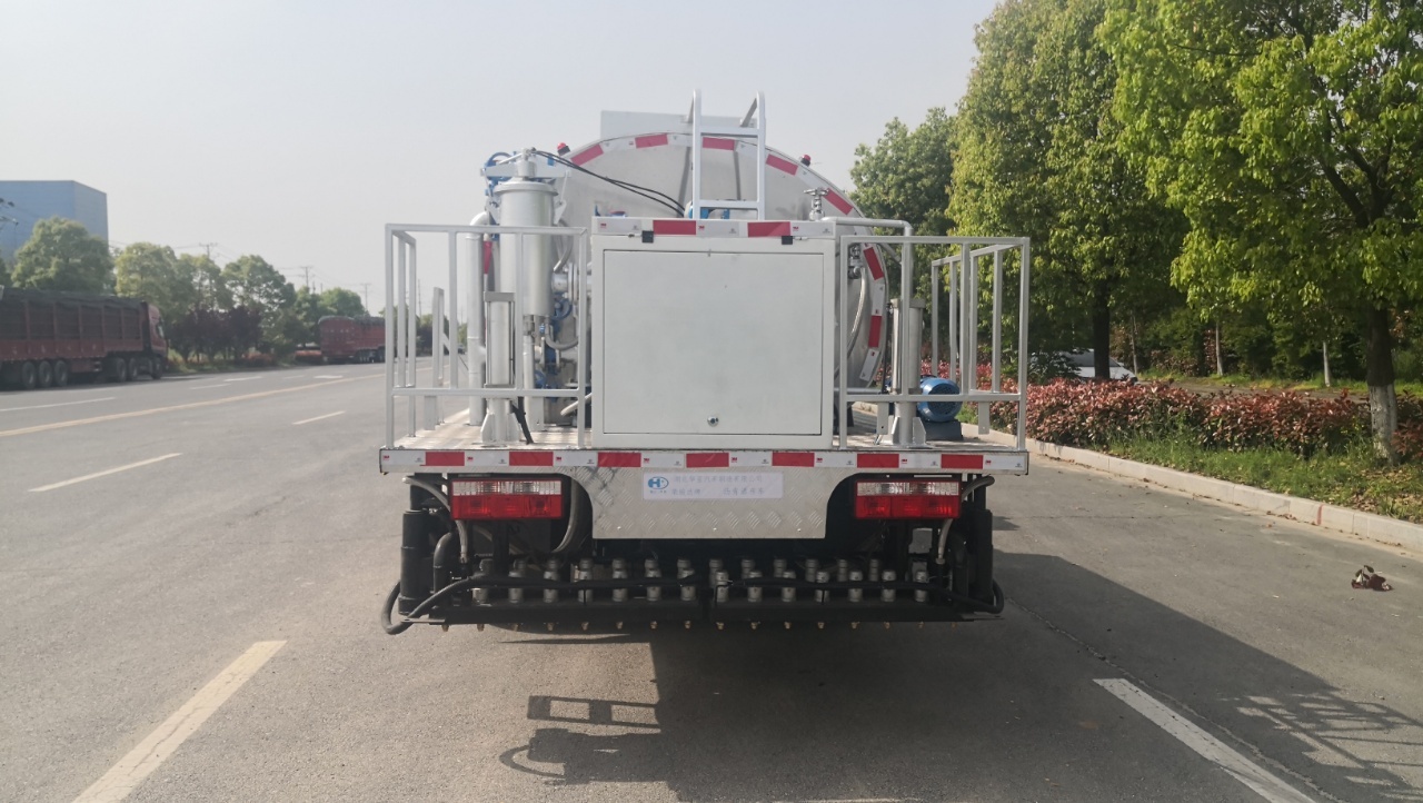 6-cubic meter Asphalt Sprayer Truck