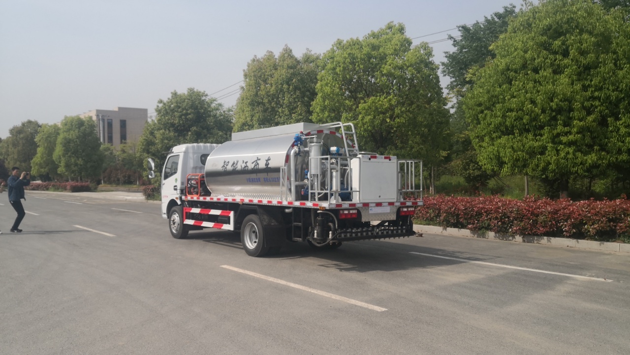 6-cubic meter Asphalt Sprayer Truck