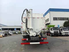Export bulk feed truck - Sinotruk rear double axle 340 horsepower