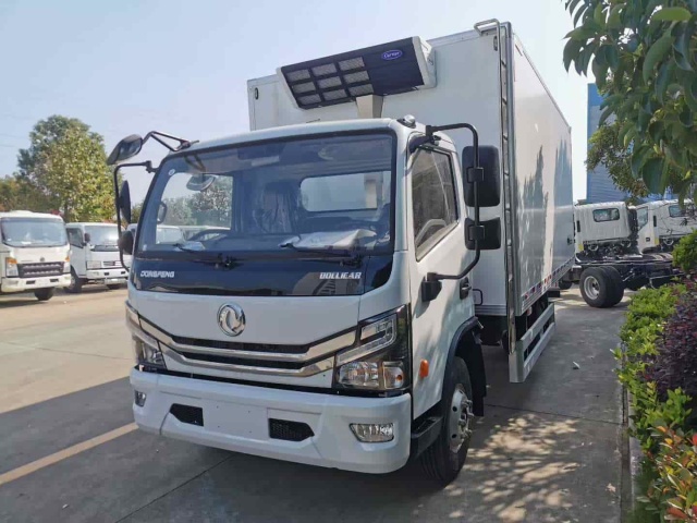 Dongfeng Dolica 4X2 8-ton refrigerated truck