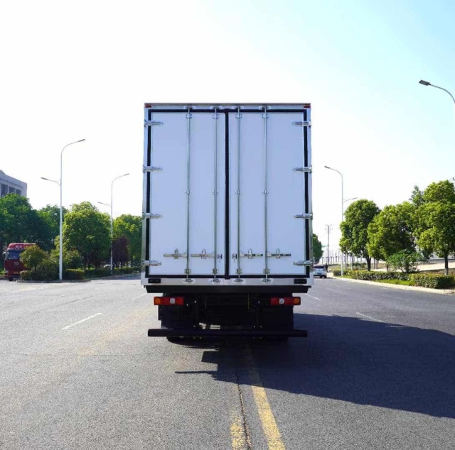SHACMAN L3000 4×2 Refrigerated Truck
