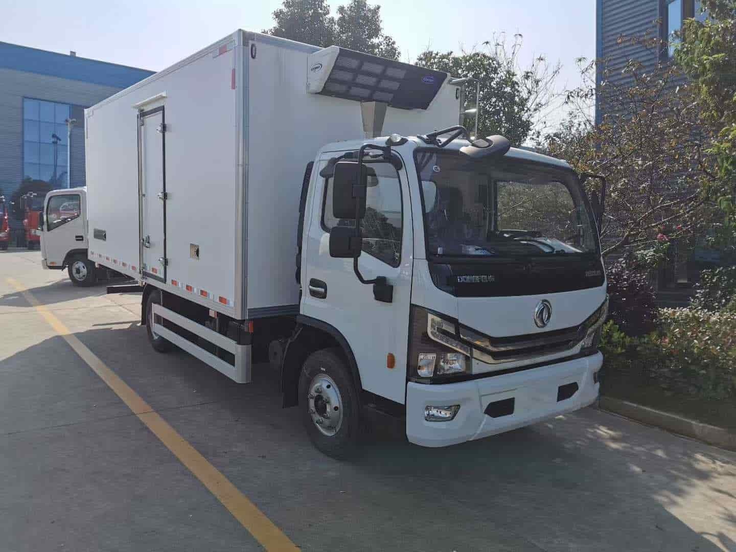 Dongfeng Dolica 4X2 8-ton refrigerated truck