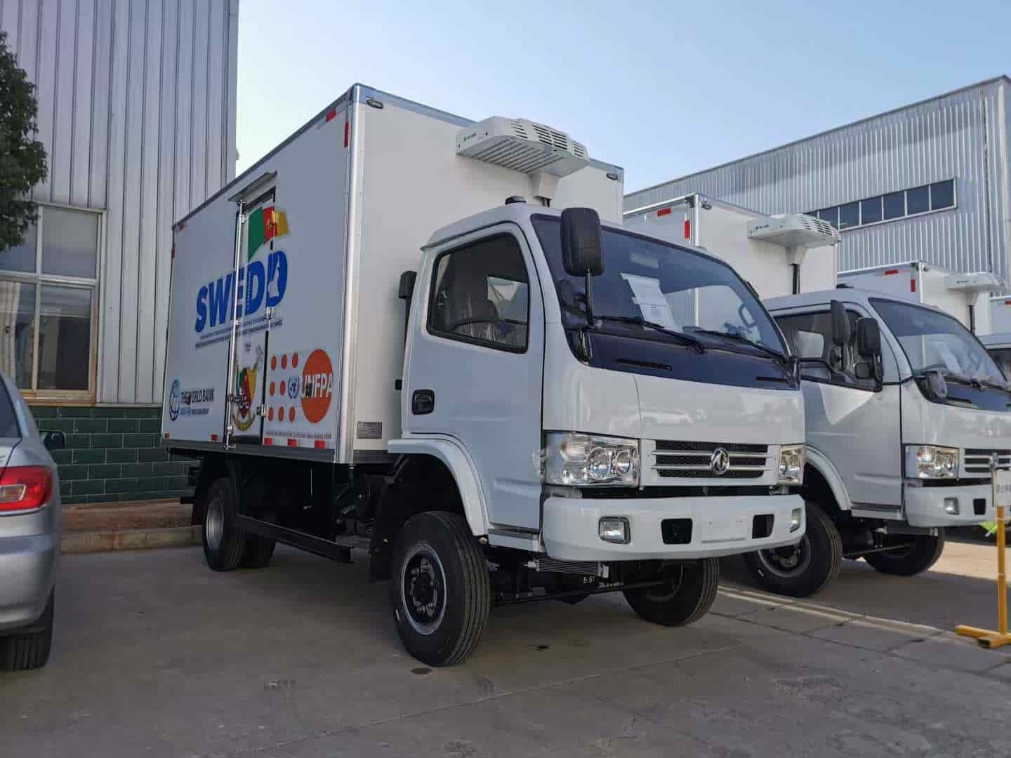 Dongfeng Dolica 4x4 3-5 ton refrigerated truck