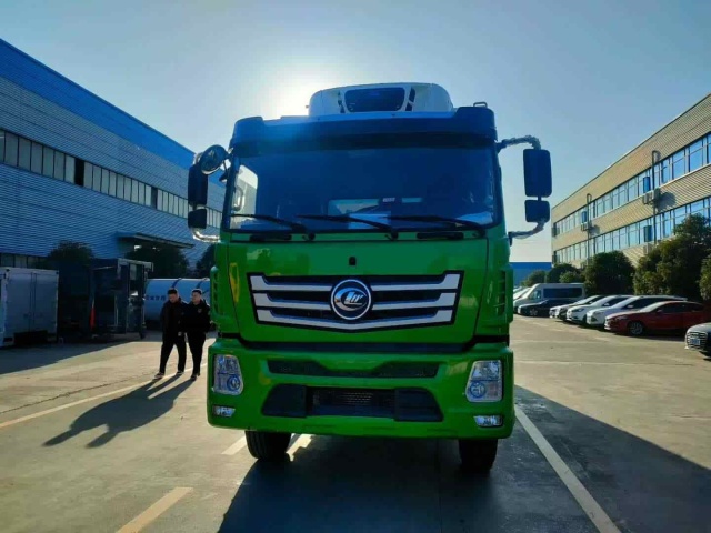 Chengli 6×4 Refrigerated Truck with Hydraulic Tailgate