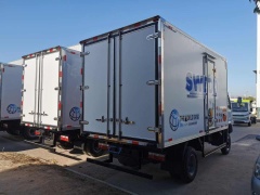 Dongfeng Dolica 4x4 3-5 ton refrigerated truck