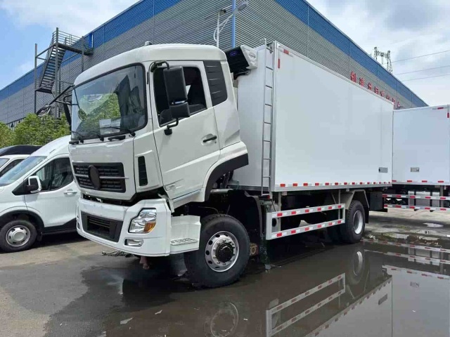 Dongfeng Tianjin 4×2 refrigerated truck