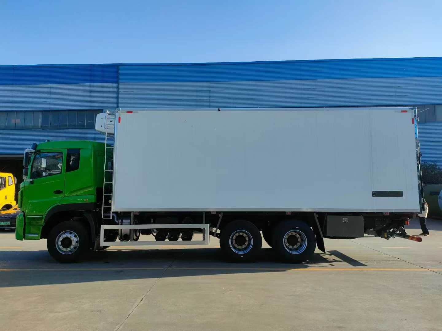 Chengli 6×4 Refrigerated Truck with Hydraulic Tailgate