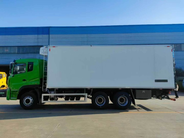 Chengli 6×4 Refrigerated Truck with Hydraulic Tailgate