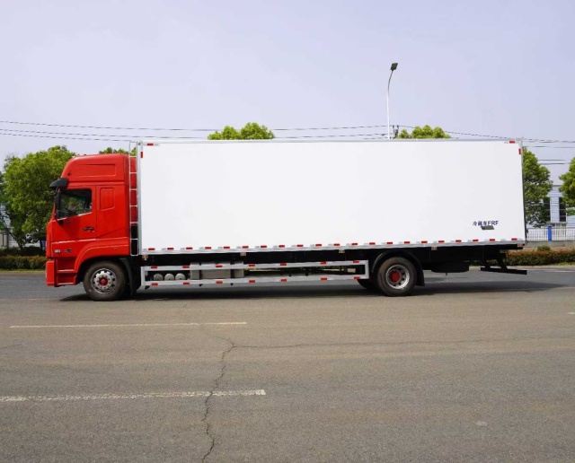Dongfeng Dolica D9 4×2 Refrigerated Truck