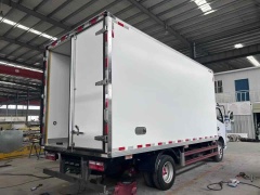 Dongfeng Captur right-hand drive refrigerated truck