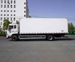 Dongfeng Tianjin (National III Emission Standard) 4×2 Refrigerated Truck