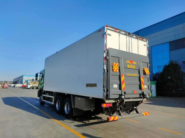 Chengli 6×4 Refrigerated Truck with Hydraulic Tailgate