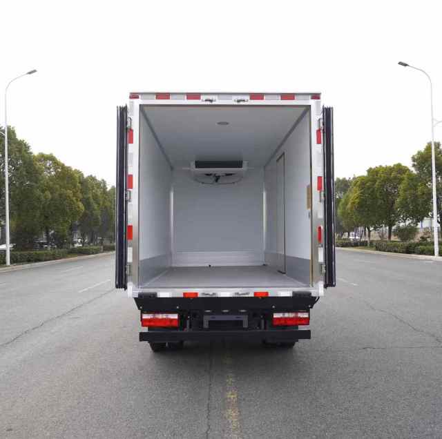 Dongfeng 4×2 Refrigerated Truck