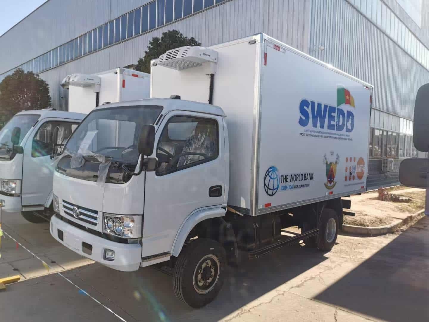Dongfeng Dolica 4x4 3-5 ton refrigerated truck