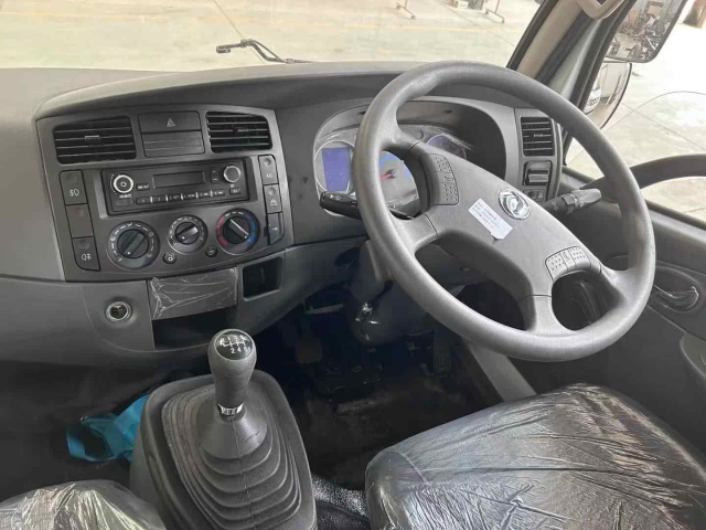 Dongfeng Captur right-hand drive refrigerated truck
