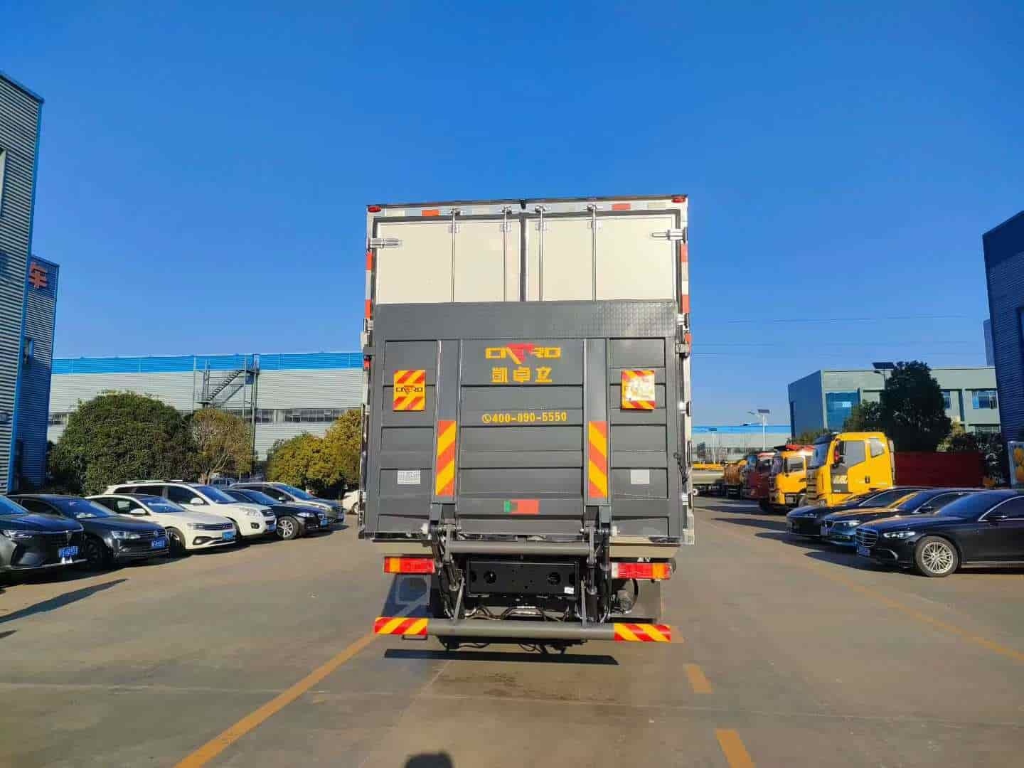 Chengli 6×4 Refrigerated Truck with Hydraulic Tailgate