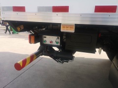 Dongfeng Tianjin 4×2 refrigerated truck with hydraulic tailgate