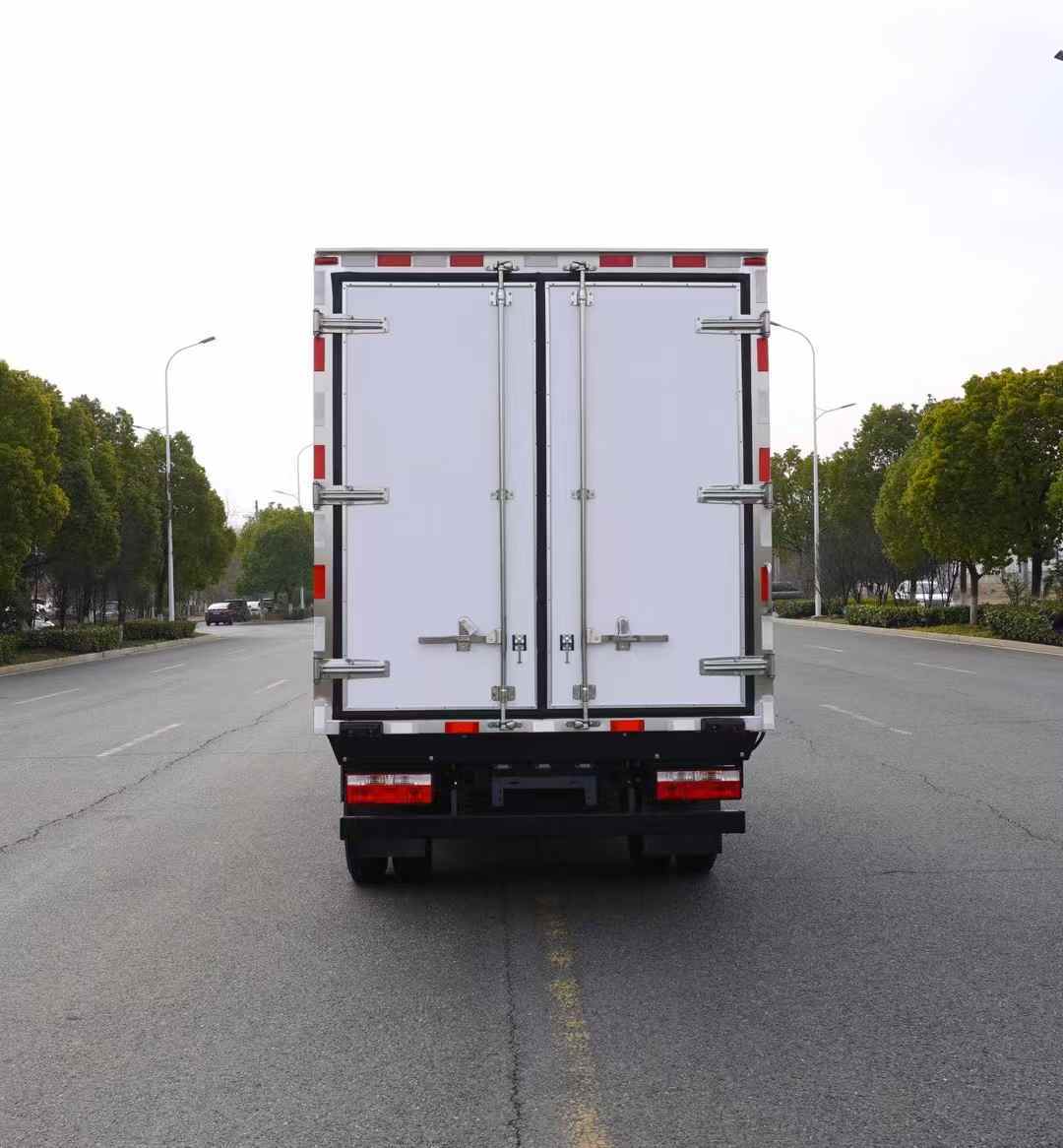 Dongfeng 4×2 Refrigerated Truck