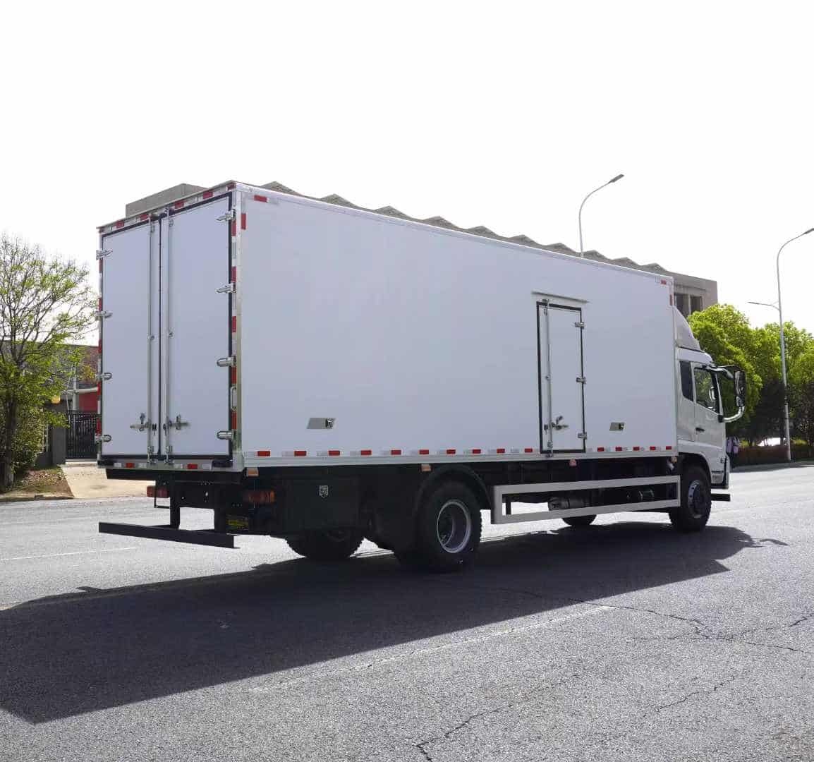Dongfeng Tianjin (National III Emission Standard) 4×2 Refrigerated Truck