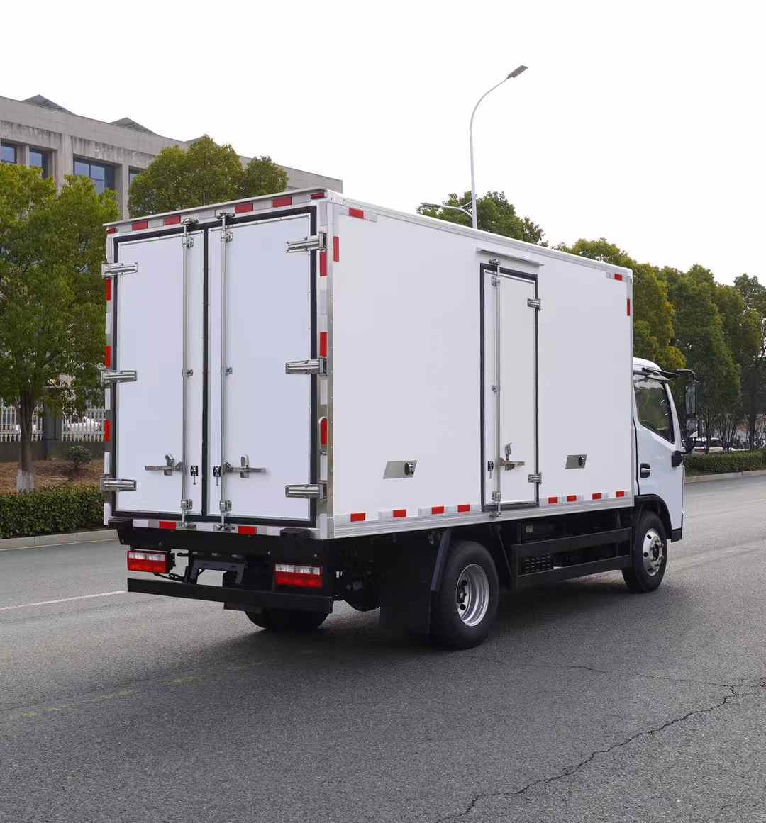 Dongfeng 4×2 Refrigerated Truck