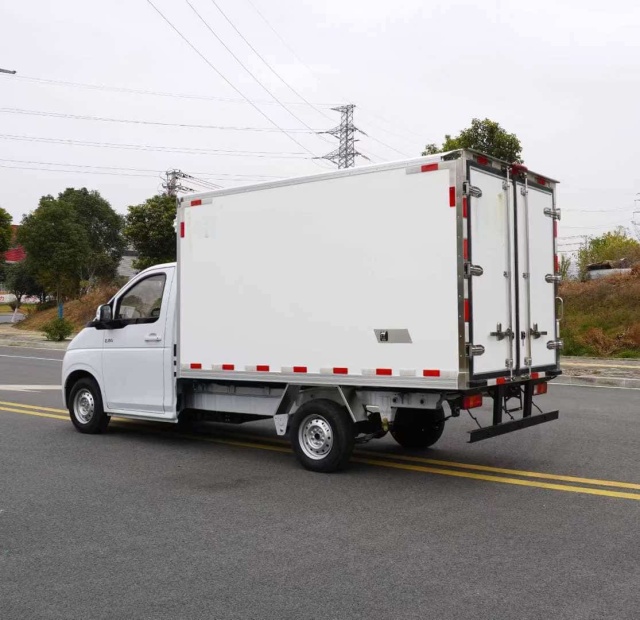 Dongfeng V7 Refrigerated Van