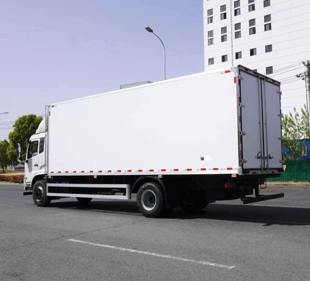 Dongfeng Tianjin (National III Emission Standard) 4×2 Refrigerated Truck